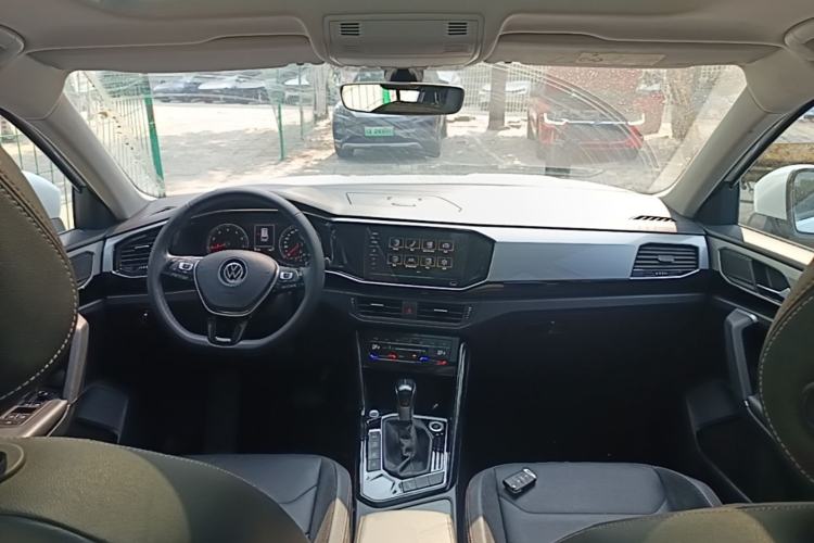 Used Volkswagen Tayron 2020 330TSI Two-Wheel Drive Luxury Smart Connectivity Version Center Console
