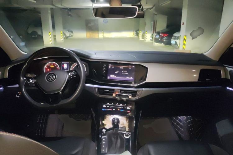 Used Volkswagen Tayron 2020 330TSI Two-Wheel Drive Luxury Smart Connectivity Version Center Console