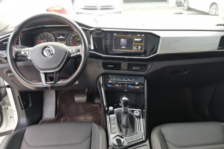 Used Volkswagen Tayron 2020 330TSI Two-Wheel Drive Luxury Smart Connectivity Version Center Console