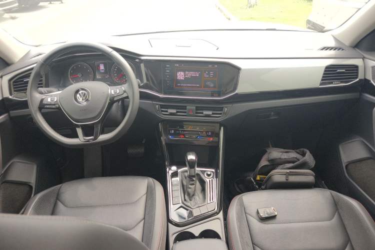 Used Volkswagen Tayron 2020 330TSI Two-Wheel Drive Luxury Smart Connectivity Version Center Console