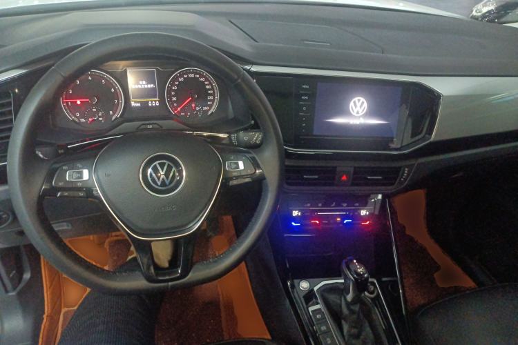 Used Volkswagen Tayron 2020 280TSI Two-Wheel Drive Luxury Connect Edition Center Console