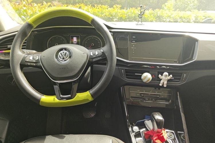 Used Volkswagen Tayron 2020 330TSI Two-Wheel Drive Luxury Smart Connectivity Version Center Console