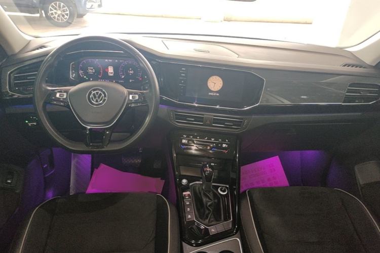 Used Volkswagen Tayron 2020 330TSI Two-Wheel Drive Luxury Connected Pro Edition Center Console