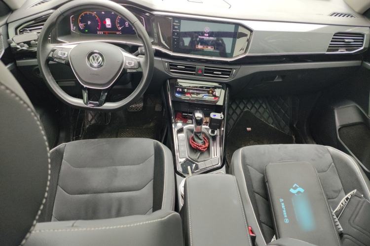 Used Volkswagen Tayron 2020 330TSI Two-Wheel Drive Luxury Connected Pro Edition Center Console