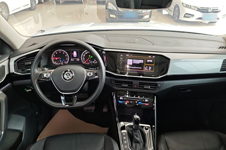Used Volkswagen Tayron 2020 330TSI Two-Wheel Drive Luxury Smart Connectivity Version Center Console