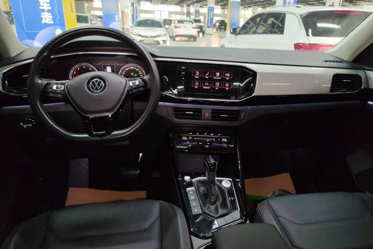 Used Volkswagen Tayron 2020 330TSI Two-Wheel Drive Luxury Smart Connectivity Version Center Console