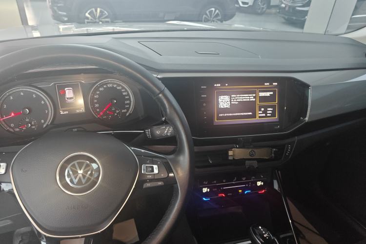 Used Volkswagen Tayron 2020 330TSI Two-Wheel Drive Luxury Smart Connectivity Version Center Console