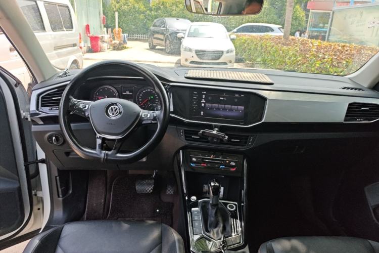 Used Volkswagen Tayron 2020 330TSI Two-Wheel Drive Luxury Smart Connectivity Version Center Console