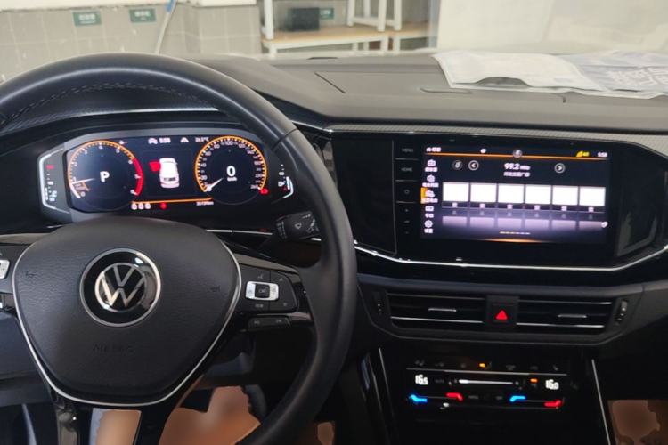 Used Volkswagen Tayron 2020 330TSI Two-Wheel Drive Luxury Connected Pro Edition Center Console