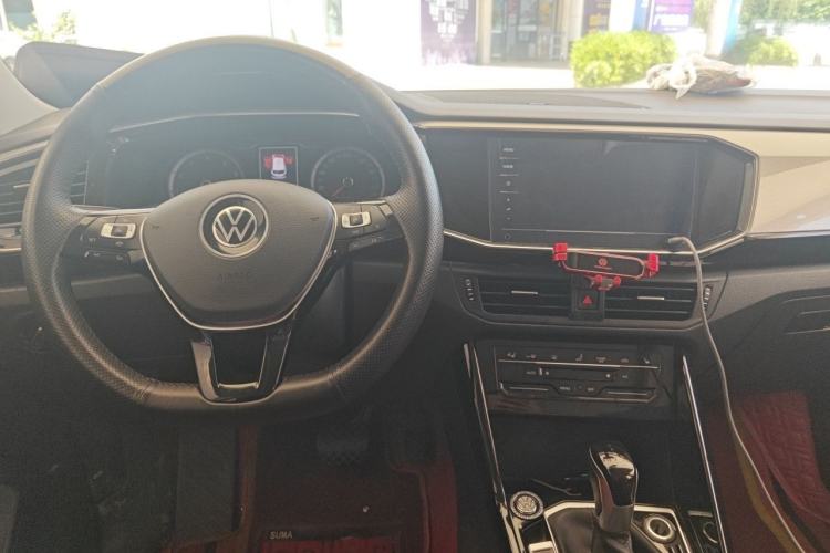 Used Volkswagen Tayron 2020 330TSI Two-Wheel Drive Luxury Connected Pro Edition Center Console