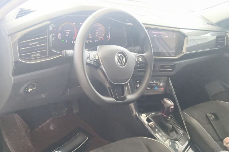 Used Volkswagen Tayron 2020 330TSI Two-Wheel Drive Luxury Connected Pro Edition Center Console
