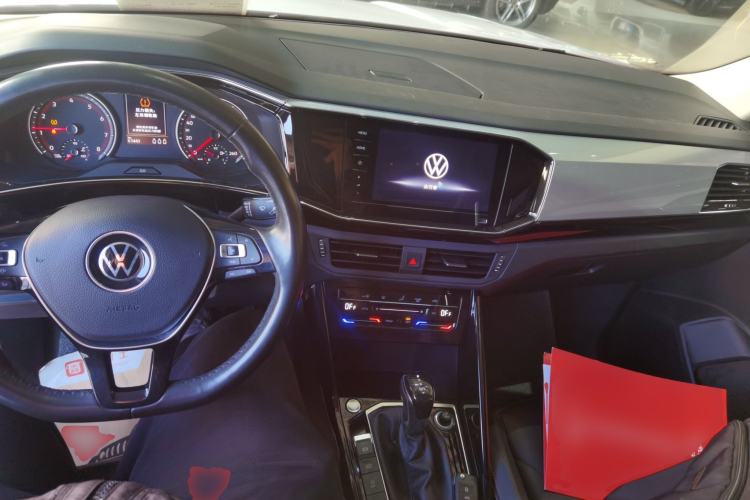 Used Volkswagen Tayron 2020 330TSI Two-Wheel Drive Luxury Smart Connectivity Version Center Console