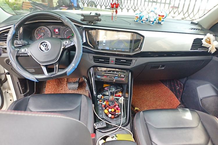 Used Volkswagen Tayron 2020 280TSI Two-Wheel Drive Luxury Connect Edition Center Console