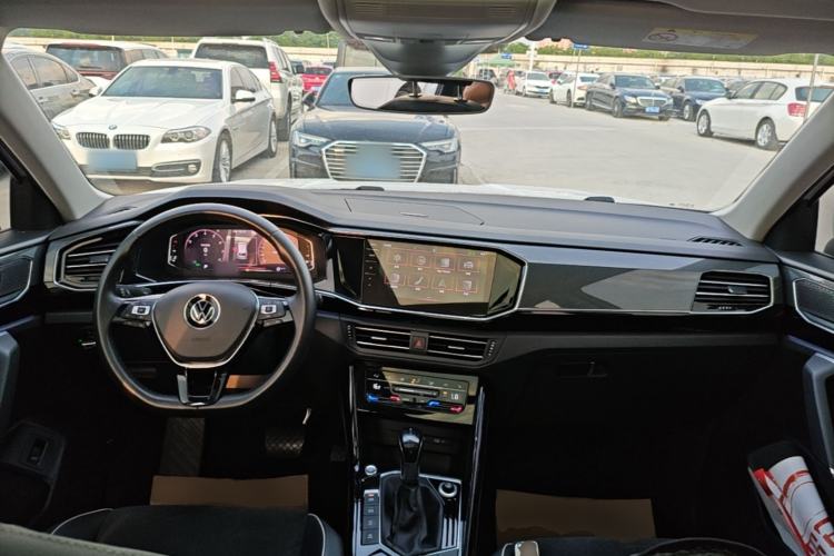 Used Volkswagen Tayron 2020 330TSI Two-Wheel Drive Luxury Connected Pro Edition Center Console