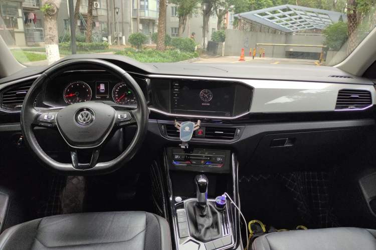 Used Volkswagen Tayron 2020 330TSI Two-Wheel Drive Luxury Smart Connectivity Version Center Console
