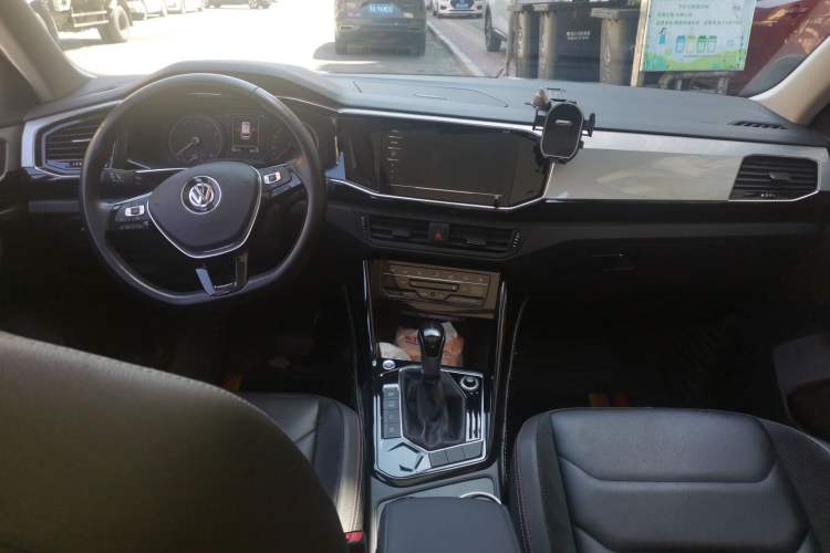 Used Volkswagen Tayron 2020 330TSI Two-Wheel Drive Luxury Smart Connectivity Version Center Console