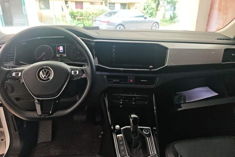 Used Volkswagen Tayron 2020 330TSI Two-Wheel Drive Luxury Smart Connectivity Version Center Console