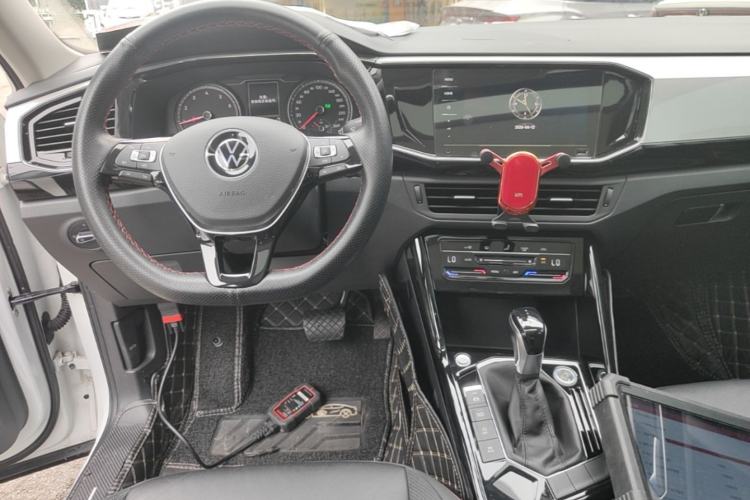 Used Volkswagen Tayron 2020 330TSI Two-Wheel Drive Luxury Smart Connectivity Version Center Console
