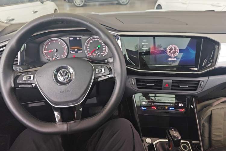 Used Volkswagen Tayron 2020 330TSI Two-Wheel Drive Luxury Smart Connectivity Version Center Console