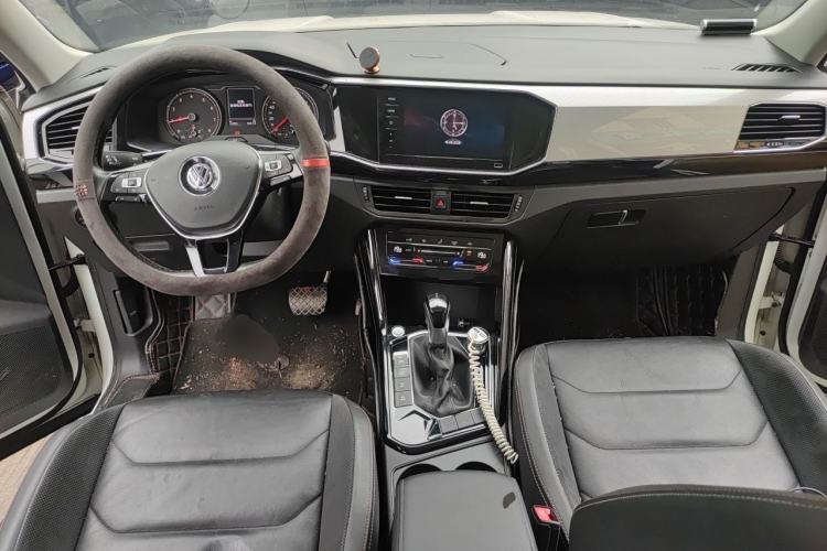 Used Volkswagen Tayron 2020 280TSI Two-Wheel Drive Luxury Connect Edition Center Console