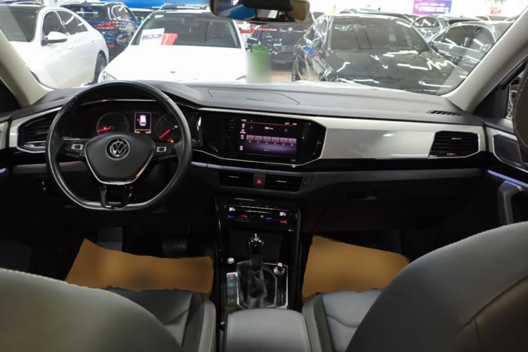 Used Volkswagen Tayron 2020 280TSI Two-Wheel Drive Luxury Connect Edition Center Console