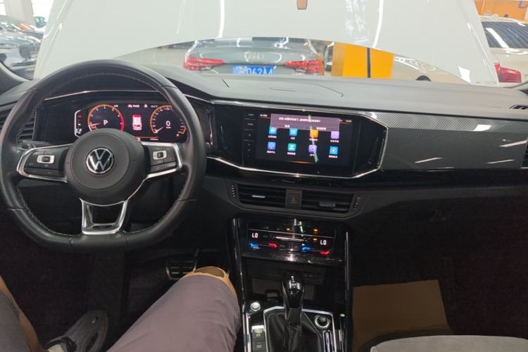 Used Volkswagen Tayron 2020 380TSI All-Wheel Drive R-Line Connected Version Center Console