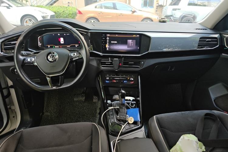 Used Volkswagen Tayron 2020 330TSI Two-Wheel Drive Luxury Connected Pro Edition Center Console
