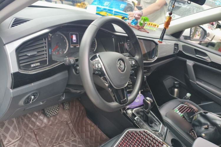 Used Volkswagen Tayron 2020 330TSI Two-Wheel Drive Luxury Smart Connectivity Version Center Console
