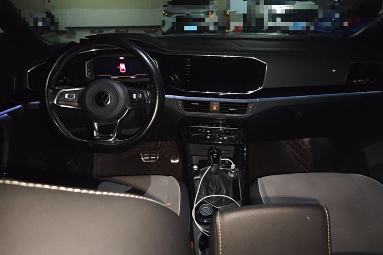 Used Volkswagen Tayron 2020 380TSI All-Wheel Drive R-Line Connected Version Center Console