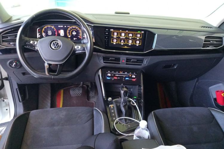 Used Volkswagen Tayron 2020 330TSI Two-Wheel Drive Luxury Connected Pro Edition Center Console