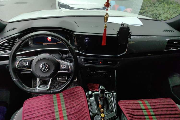 Used Volkswagen Tayron 2020 380TSI All-Wheel Drive R-Line Connected Version Center Console