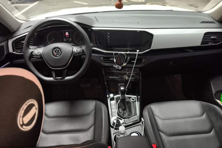 Used Volkswagen Tayron 2020 330TSI Two-Wheel Drive Luxury Smart Connectivity Version Center Console