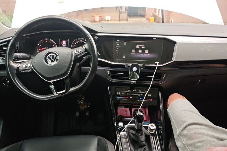 Used Volkswagen Tayron 2020 330TSI Two-Wheel Drive Luxury Smart Connectivity Version Center Console