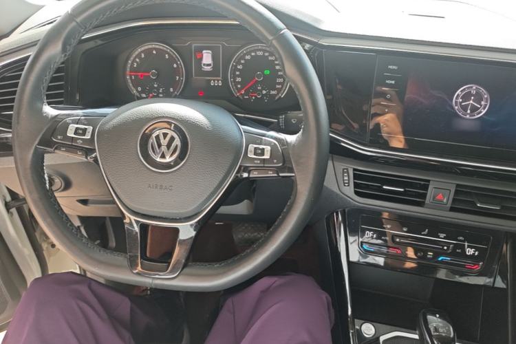 Used Volkswagen Tayron 2020 280TSI Two-Wheel Drive Luxury Connect Edition Center Console