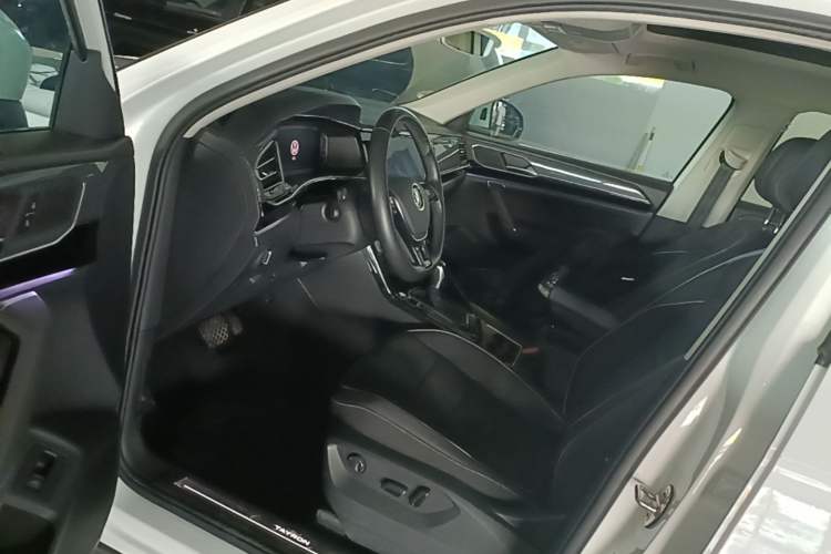 Used Volkswagen Tayron 2020 330TSI Two-Wheel Drive Luxury Connected Pro Edition Driver Seat