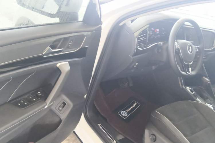 Used Volkswagen Tayron 2020 330TSI Two-Wheel Drive Luxury Connected Pro Edition Driver Seat