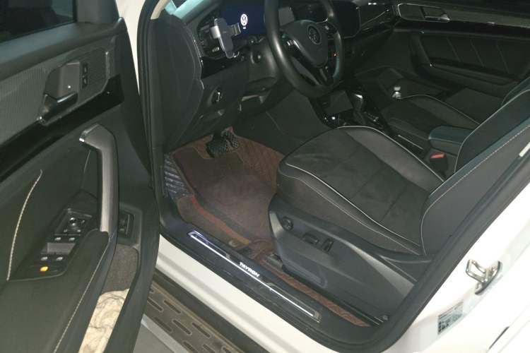Used Volkswagen Tayron 2020 330TSI Two-Wheel Drive Luxury Connected Pro Edition Driver Seat