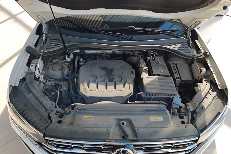 Used Volkswagen Tayron 2020 330TSI Two-Wheel Drive Luxury Smart Connectivity Version Engine Bay