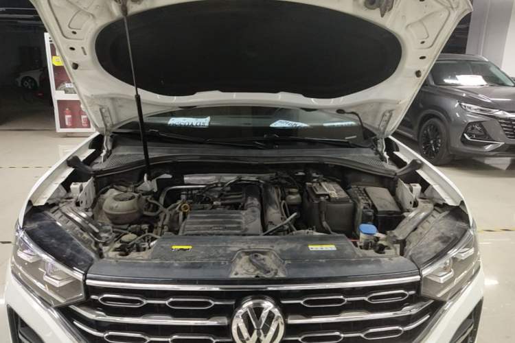 Used Volkswagen Tayron 2020 280TSI Two-Wheel Drive Luxury Connect Edition Engine Bay