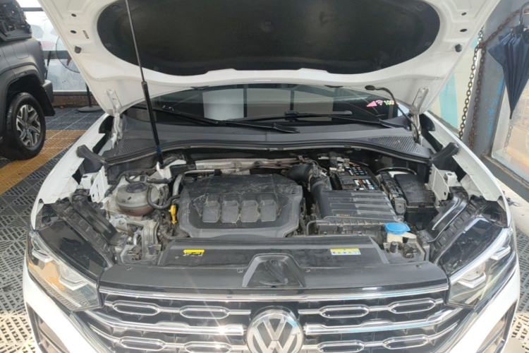 Used Volkswagen Tayron 2020 330TSI Two-Wheel Drive Luxury Smart Connectivity Version Engine Bay