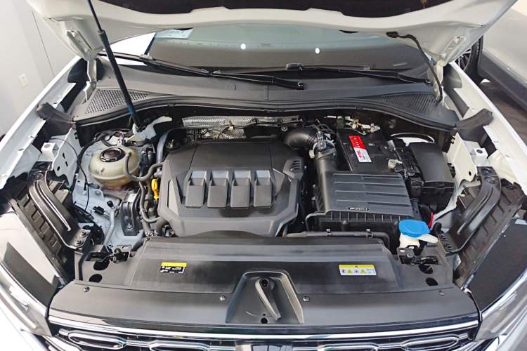 Used Volkswagen Tayron 2020 330TSI Two-Wheel Drive Luxury Smart Connectivity Version Engine Bay