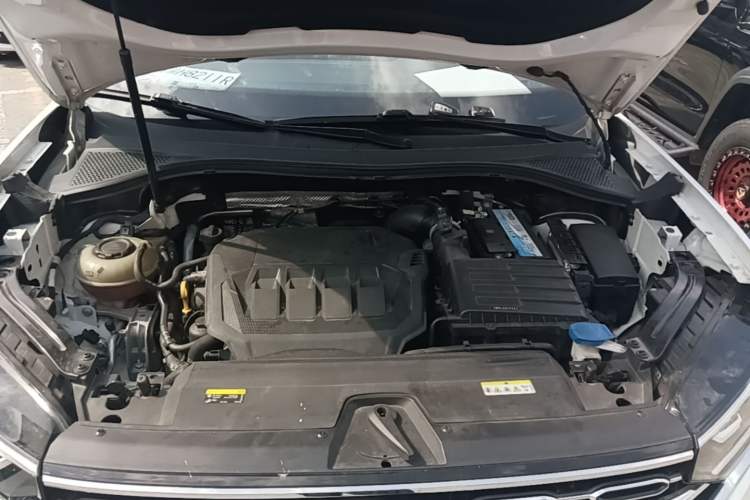 Used Volkswagen Tayron 2020 330TSI Two-Wheel Drive Luxury Smart Connectivity Version Engine Bay