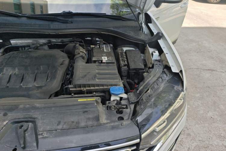 Used Volkswagen Tayron 2020 330TSI Two-Wheel Drive Luxury Smart Connectivity Version Engine Bay Left