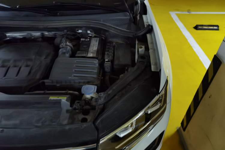Used Volkswagen Tayron 2020 330TSI Two-Wheel Drive Luxury Connected Pro Edition Engine Bay Left
