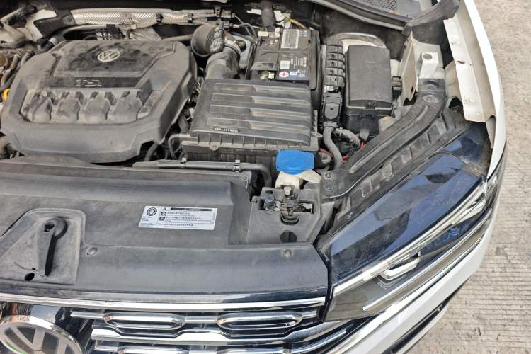 Used Volkswagen Tayron 2020 330TSI Two-Wheel Drive Luxury Smart Connectivity Version Engine Bay Left