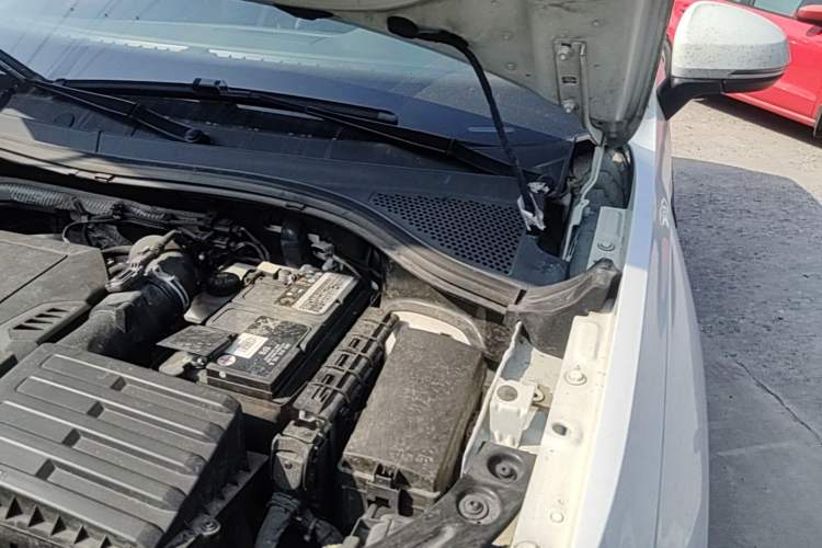 Used Volkswagen Tayron 2020 330TSI Two-Wheel Drive Luxury Smart Connectivity Version Engine Bay Left
