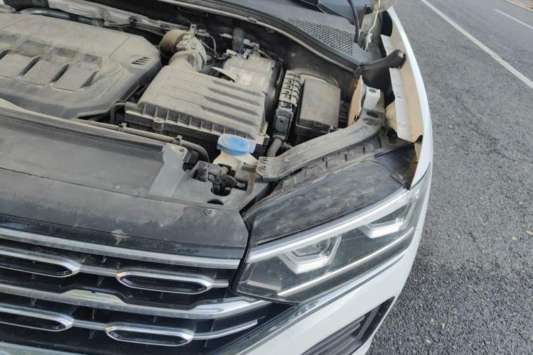Used Volkswagen Tayron 2020 330TSI Two-Wheel Drive Luxury Connected Pro Edition Engine Bay Left