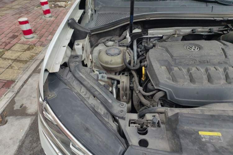 Used Volkswagen Tayron 2020 330TSI Two-Wheel Drive Luxury Smart Connectivity Version Engine Bay Right