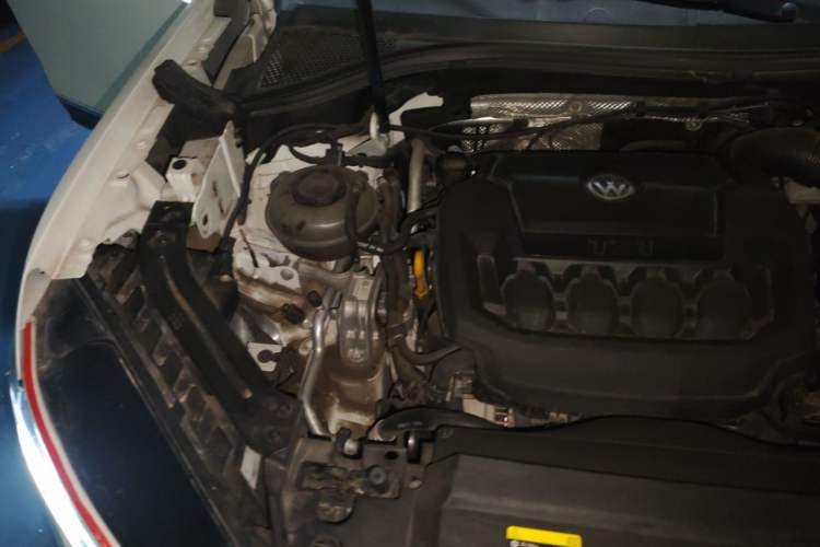 Used Volkswagen Tayron 2020 330TSI Two-Wheel Drive Luxury Smart Connectivity Version Engine Bay Right