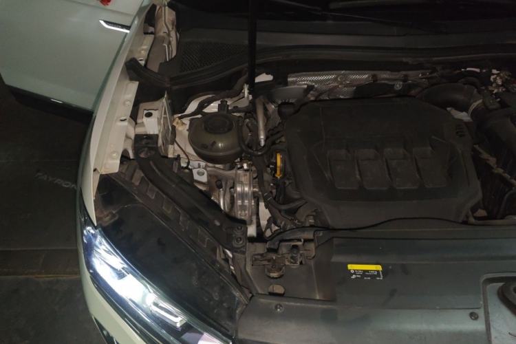 Used Volkswagen Tayron 2020 330TSI Two-Wheel Drive Luxury Connected Pro Edition Engine Bay Right